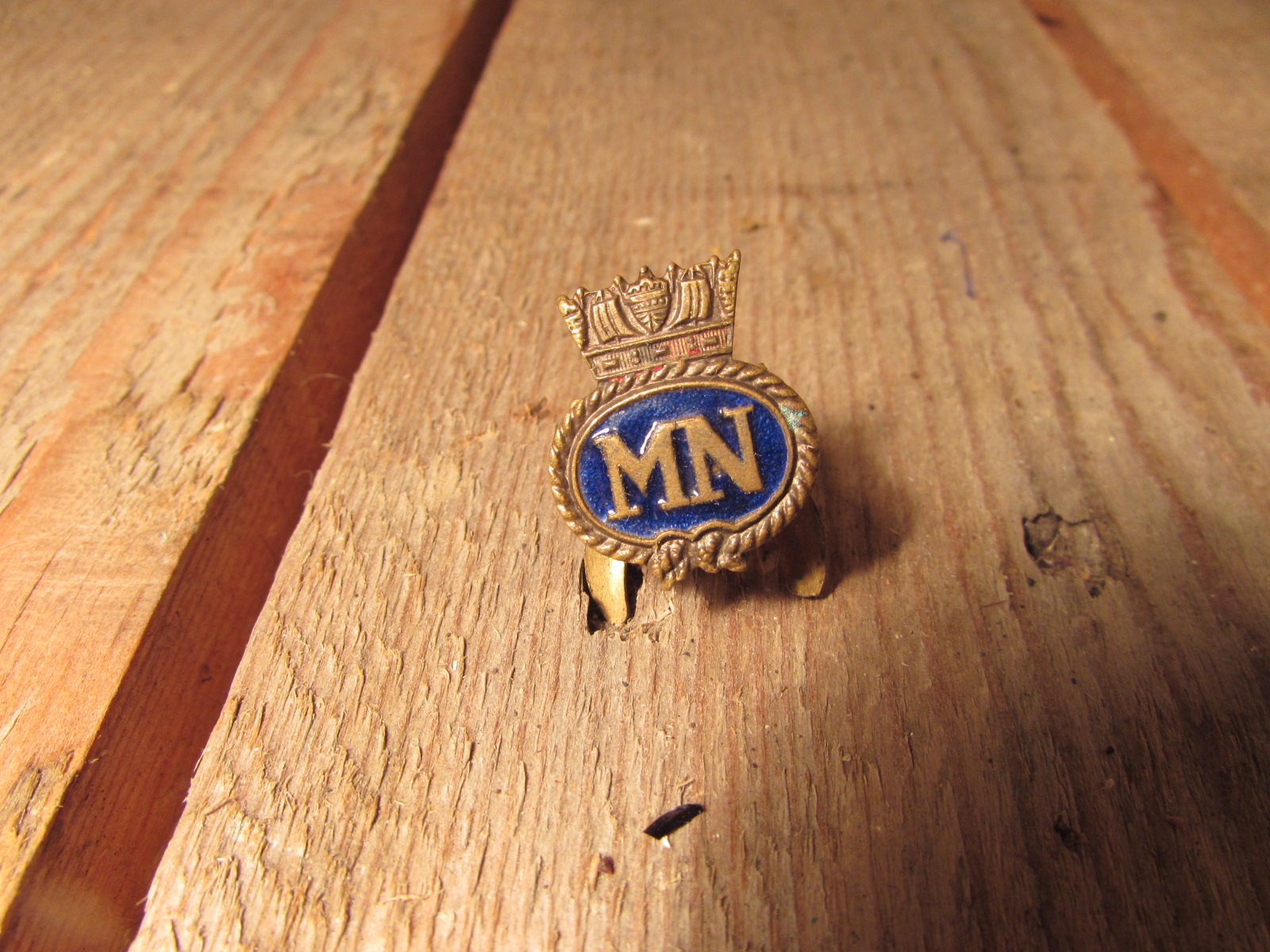 Merchant navy sweetheart lapel badge