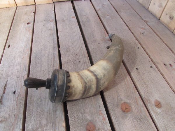 Large horn (powder horn)