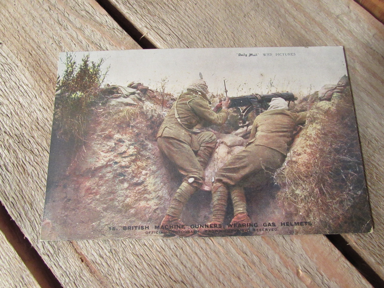 WW1 Original postcard (colourised) Vickers machine gunners 1