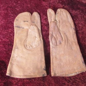 Standard issue R.F.C. Summer flying gloves - Image 5