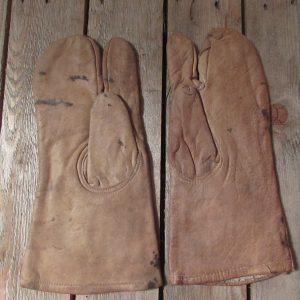 Standard issue R.F.C. Summer flying gloves - Image 4
