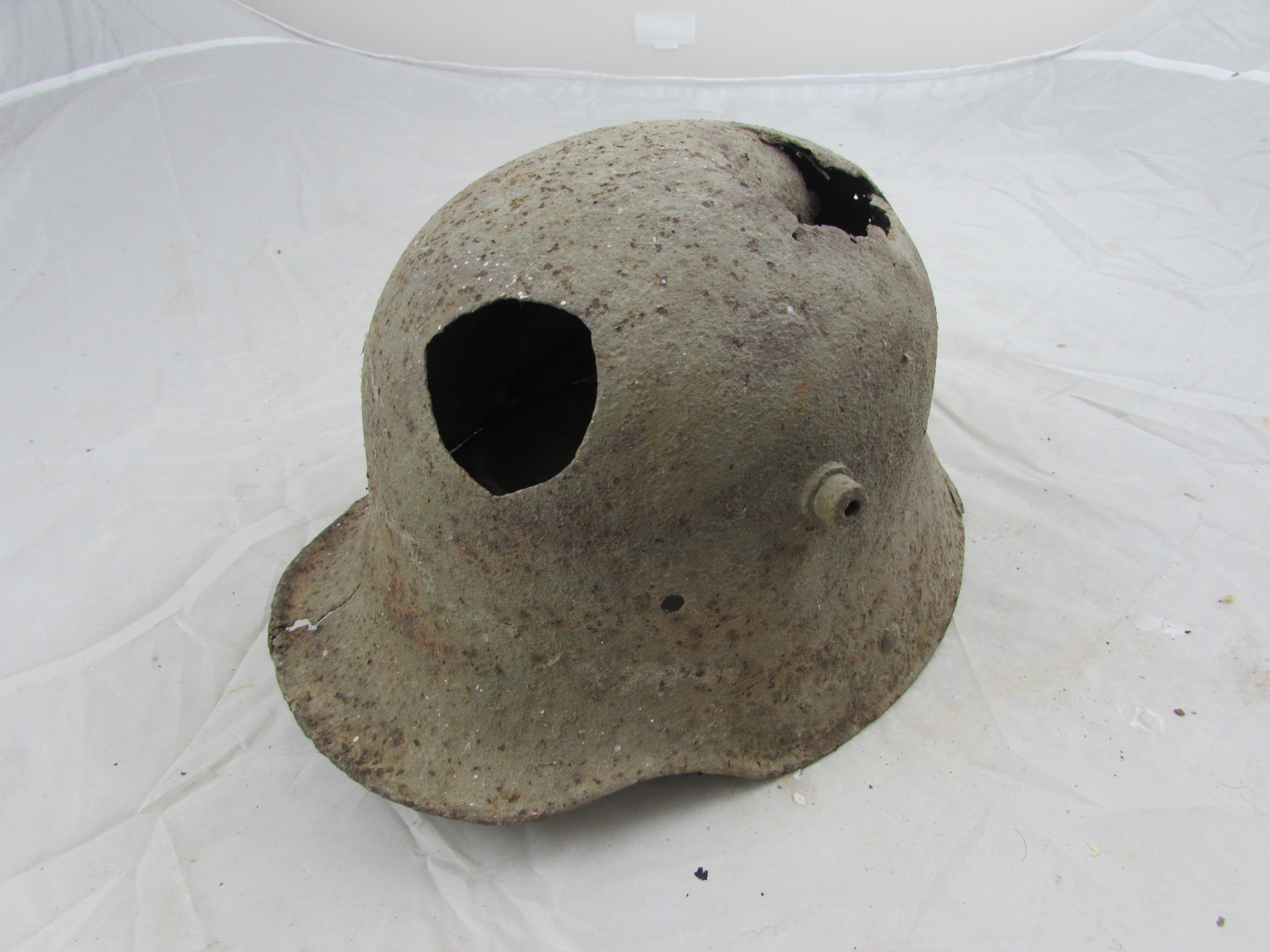 WW1 German M16 Helmet, Battle Damaged