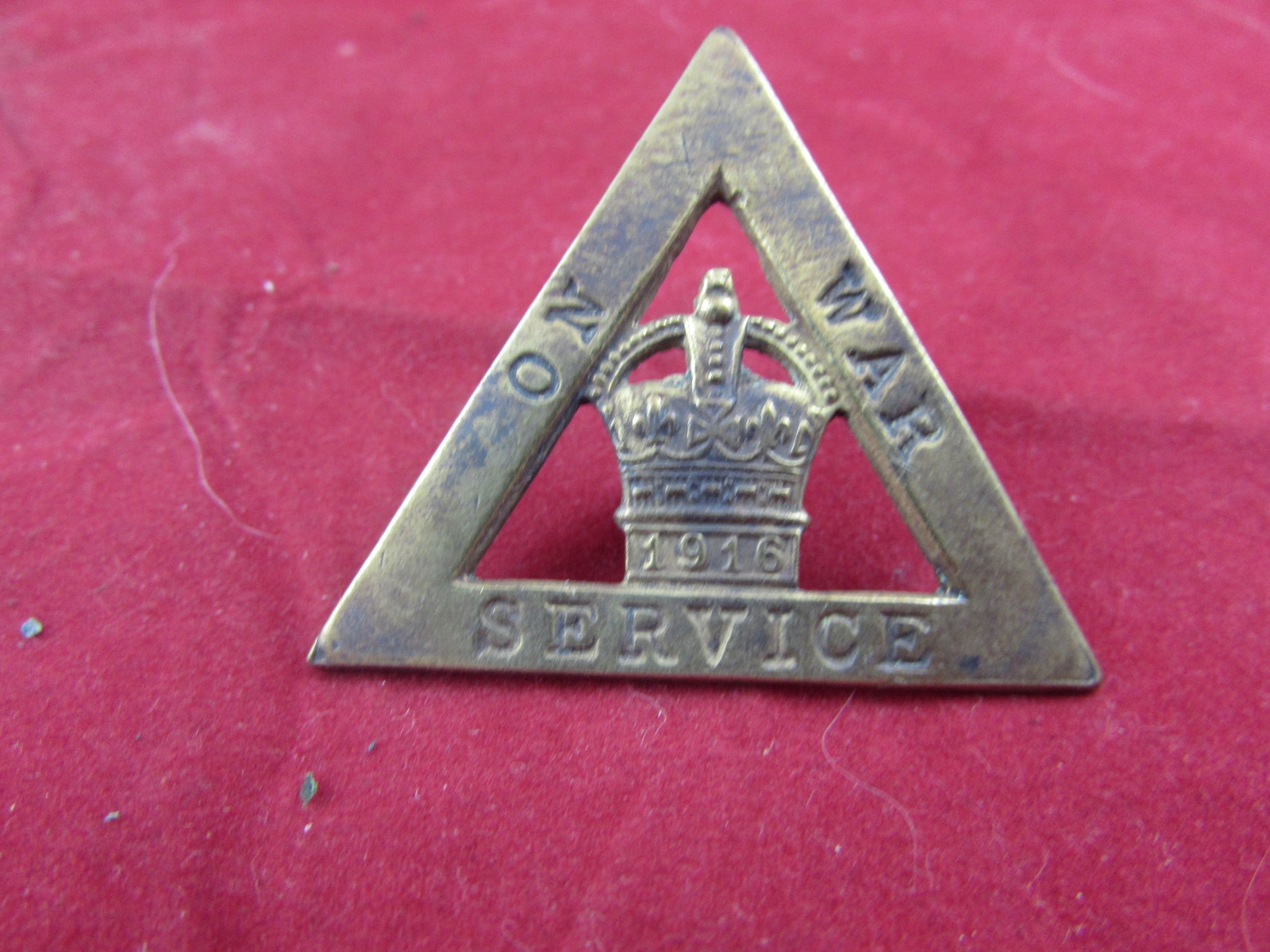 WW1 On War Service 1916 Women's munition workers badge.