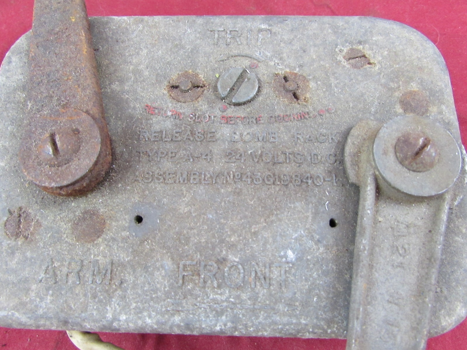 B17 Bomb Release Mechanism - Antiqurio Military Antiques