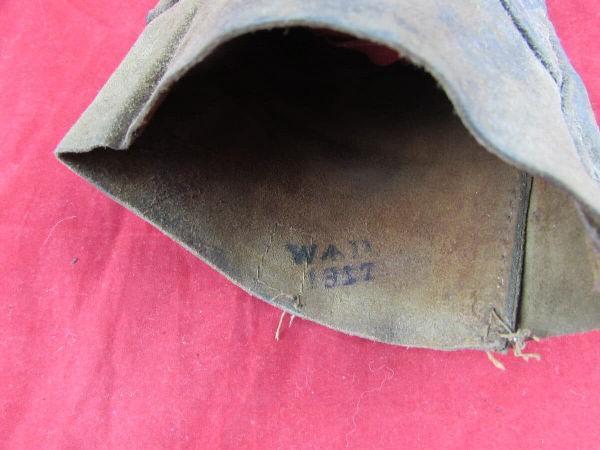 WW1 British War Department Leather Mitten / Gauntlet – Dated 1917